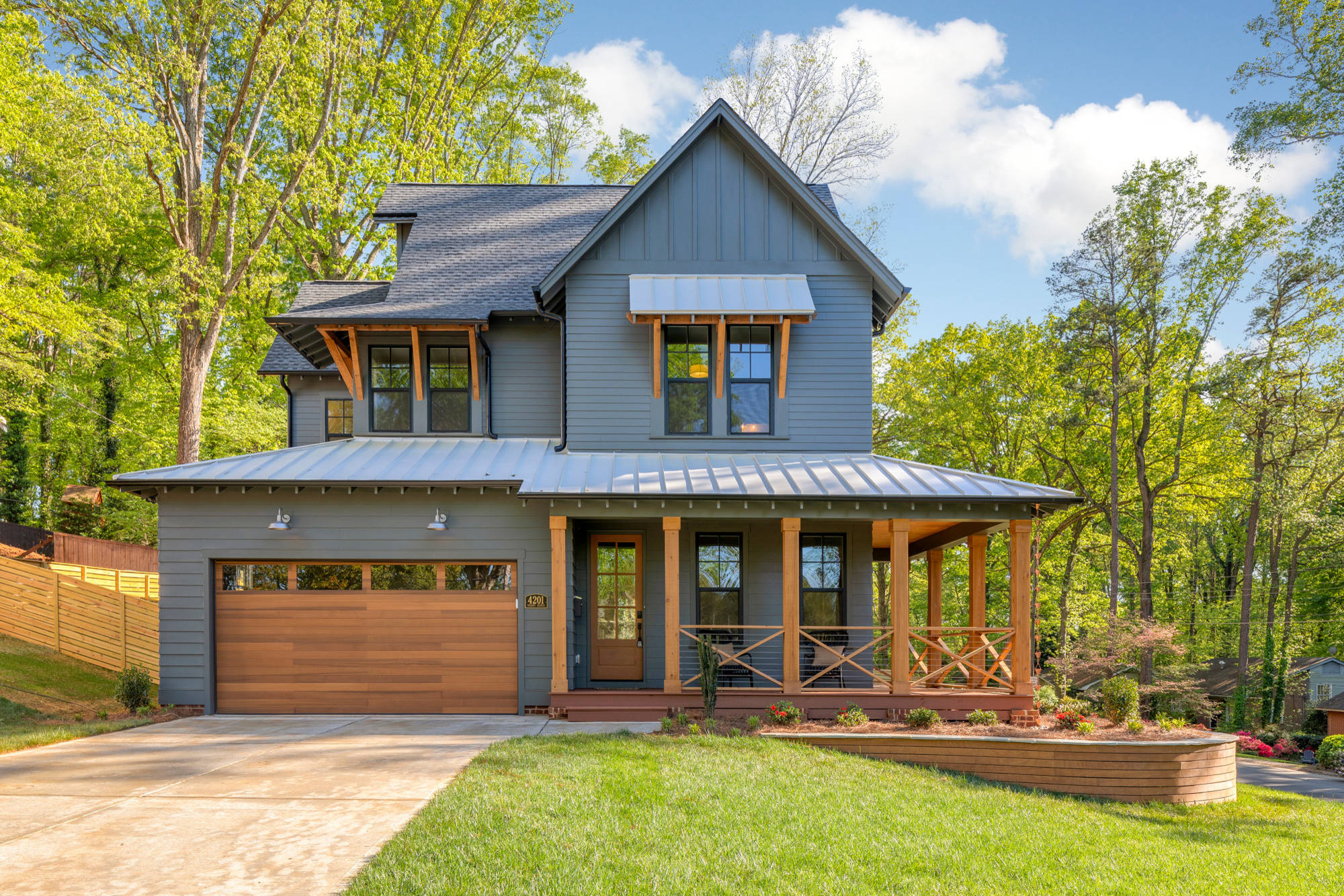 front-exterior-daytime-pike-properties-img~588152ad0cd1e7d8_14-3032-1-f3ff5eb house siding blue wood